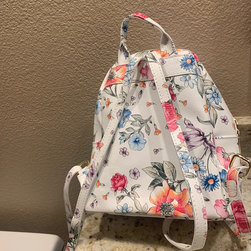Mini Floral Backpack - Picture 2 of 4